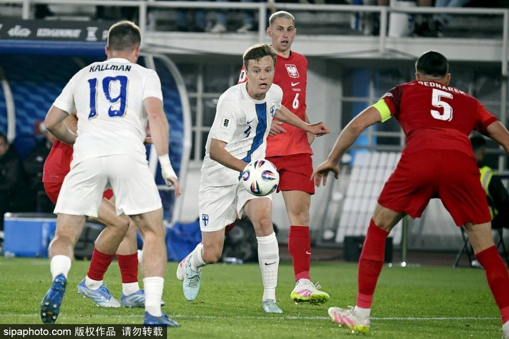 阿扎伦卡在老鹰比赛中挺进下一轮，绝杀引发热议！